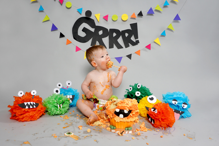 Cake Smash, Monster themed cake smash, cake smashing, Ollie's 1st Birthday 