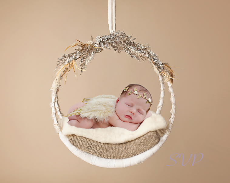 Newborn baby, newborn photographer, Christmas Newborn Photo, Christmas, family photos