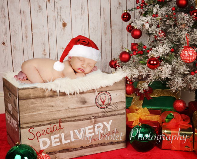 Newborn baby, newborn photographer, Christmas Newborn Photo, Christmas, family photos