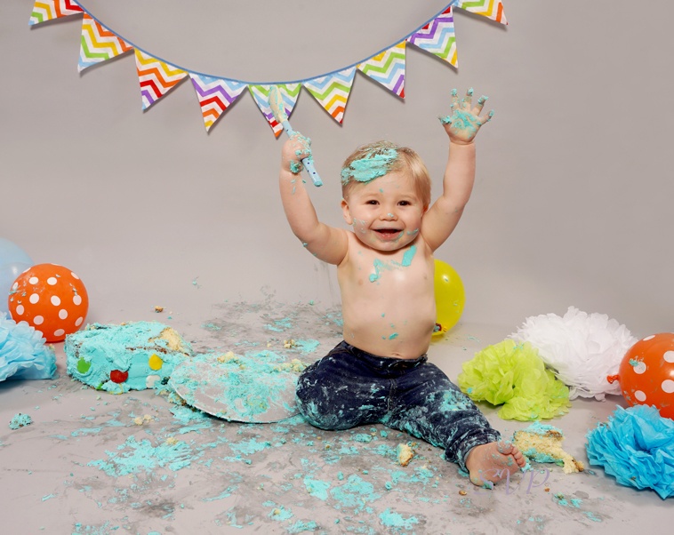 cake smash, cake smashing, 1st Birthday cake smash, oldham, manchester, northwest