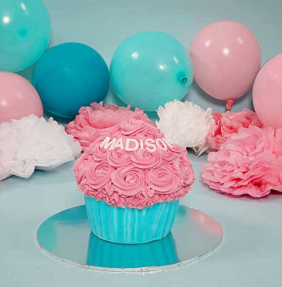 GIANT CUPCAKE GIANT CUPCAKE