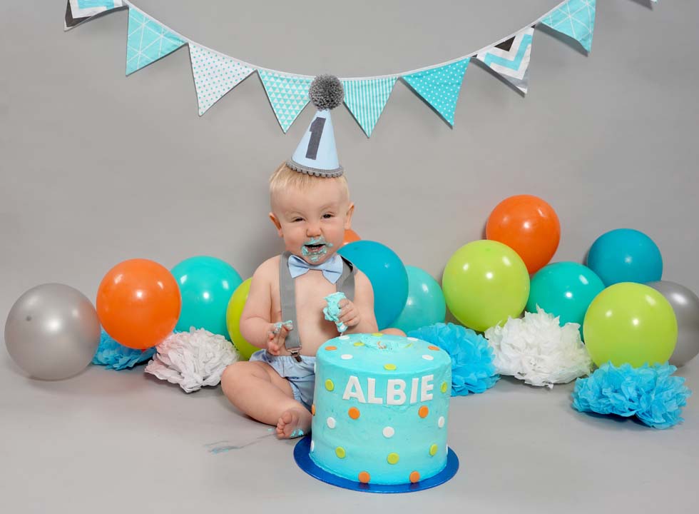 Cake smash photo shoot, cake smash, 1st birthday, cake smashing