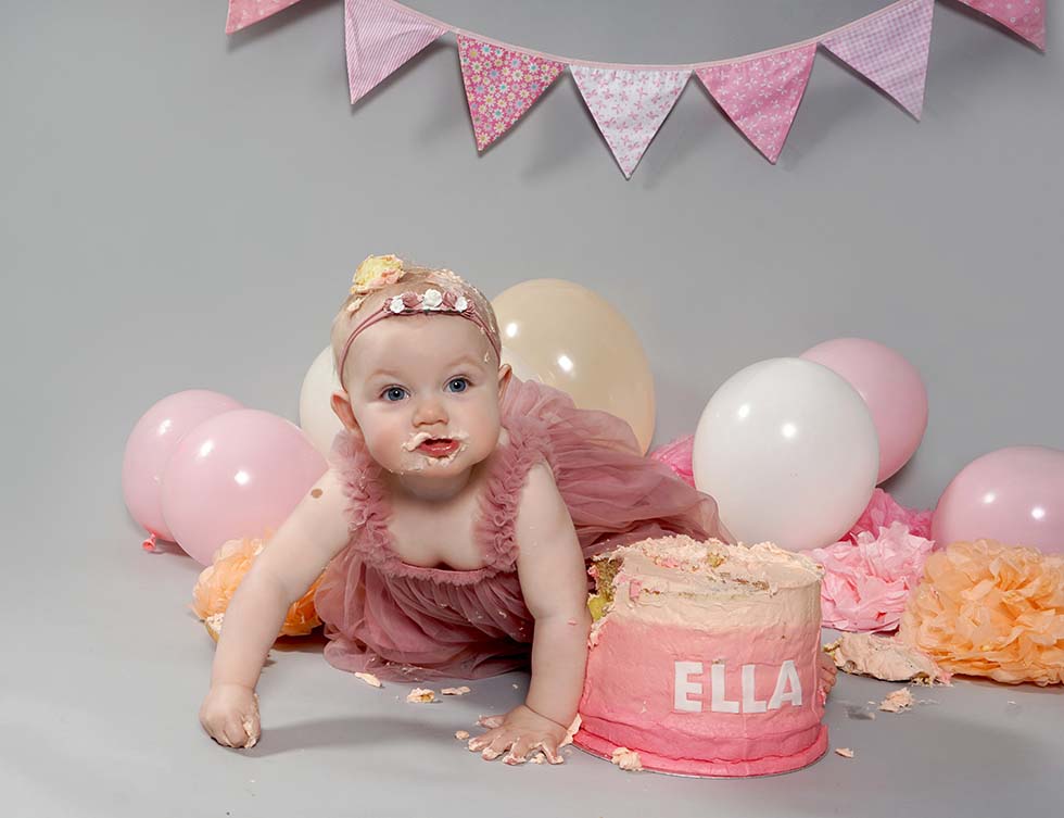 Cake smash photo shoot, cakesmash photoshoot, 1st birthday, cake smashing