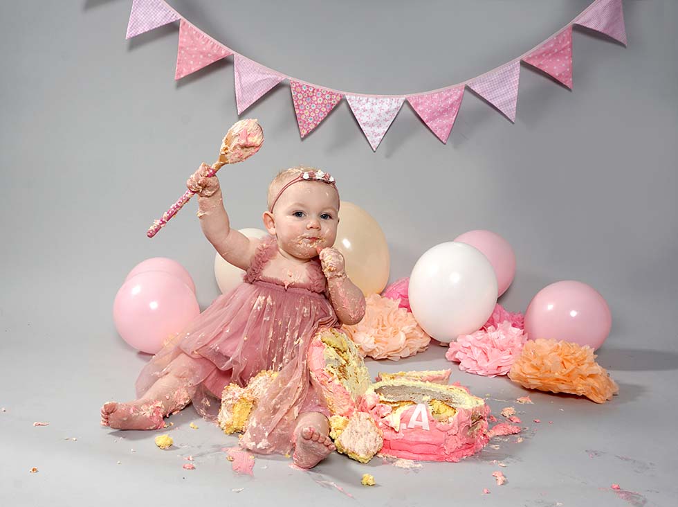 Cake smash photo shoot, cakesmash photoshoot, 1st birthday, cake smashing