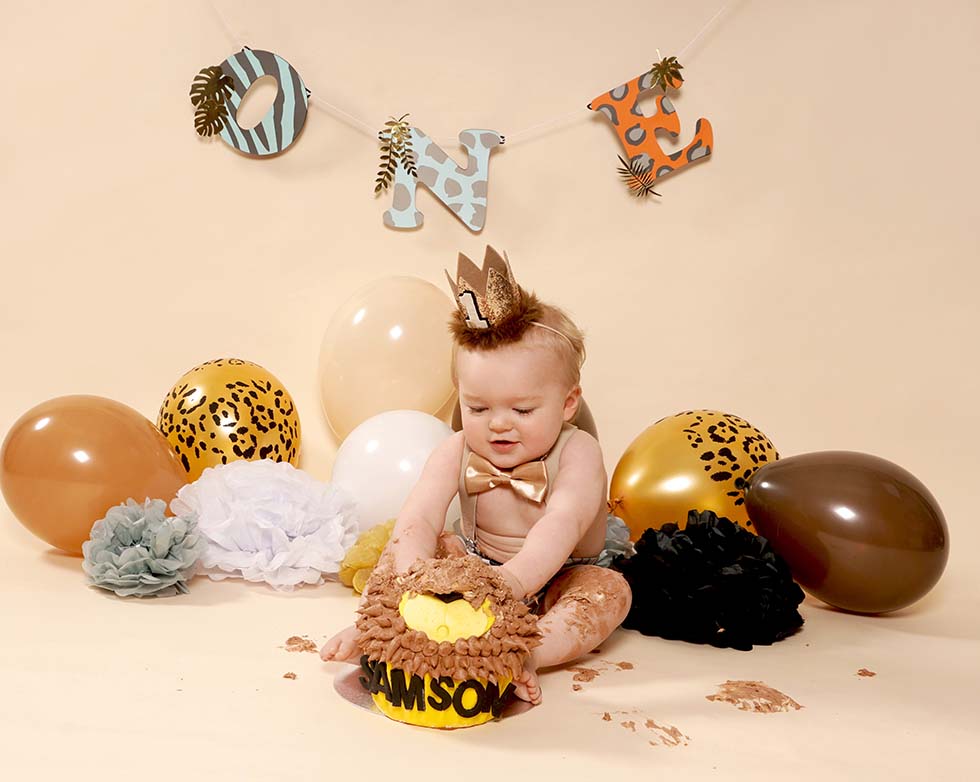 Cake smash photo shoot, cake smash, 1st birthday, cake smashing