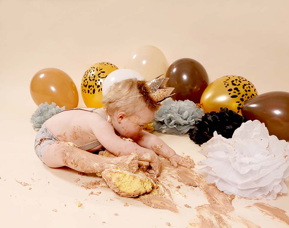 Cake smash photo shoot, cake smash, 1st birthday, cake smashing