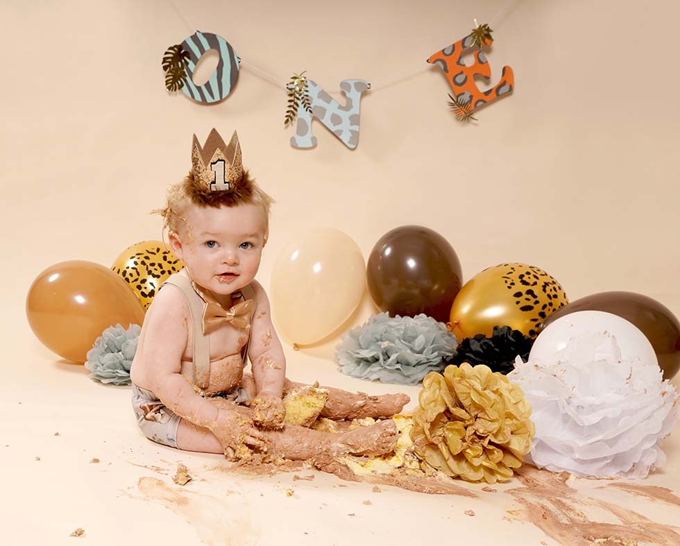 Cake smash photo shoot, cake smash, 1st birthday, cake smashing