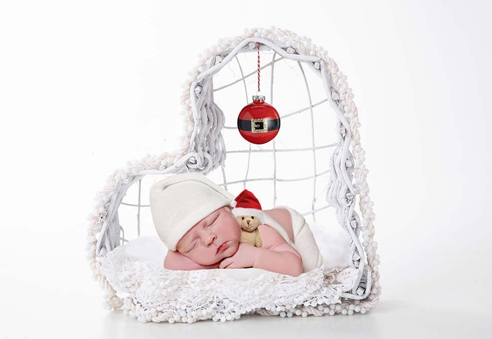FREE CHRISTMAS IMAGE – NEWBORN PHOTOSHOOT